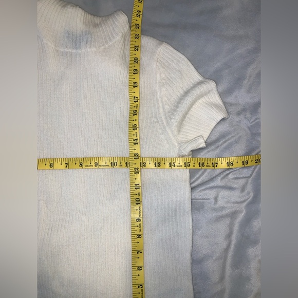 Saks fifth avenue Cream short sleeve Turtleneck Ribbed Sweater fine Marino wool - Picture 6 of 6